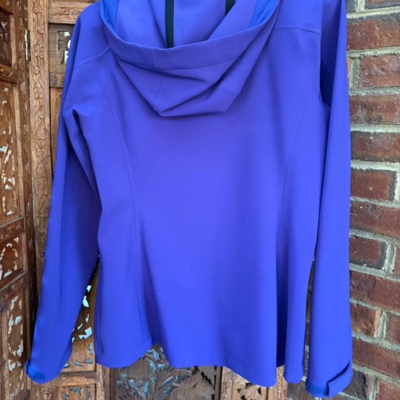Athleta Glacier Softshell Jacket - Picture 4 of 10